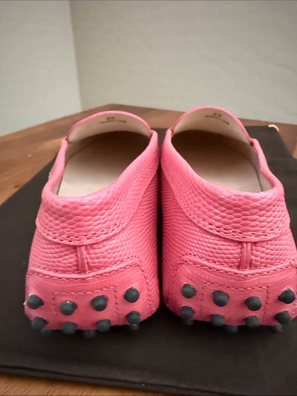 TOD’S Leather Loafer Gommino Driving Shoe in Salmon Sz EU 39 US 8.5-9 - Picture 7 of 13